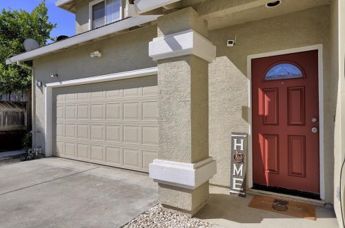 1600 Bayberry St, Hollister, CA 95023-8047