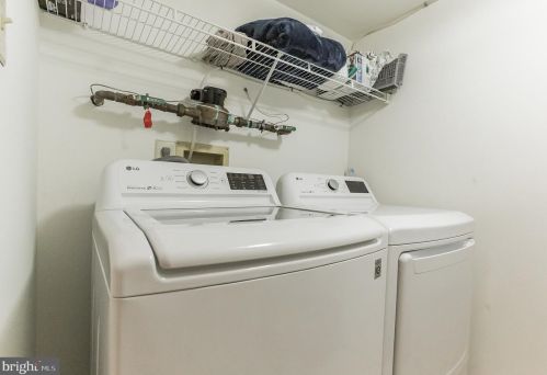 43 Tarragon Ct, West Deptford NJ  08086-2410 exterior