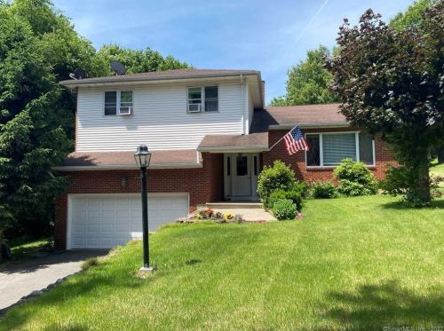 105 Hillhouse Rd, Waterbury, CT 06705-3407