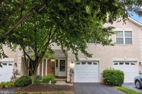 105 Fairway Dr, Collegeville, PA 19426-2151
