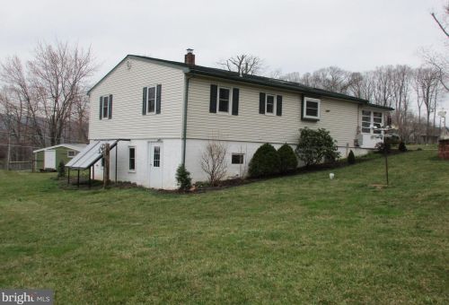 1088 Pieffer Hill Rd, Schoeneck, PA 17578-9539