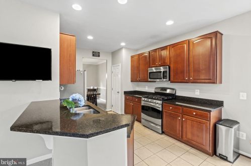 43 Stocks St, Lovettsville VA  20180-8643 exterior