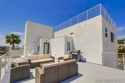 1261 Goshen St, San Diego CA 92110-1403 exterior