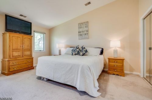 48 Westchester Ter, Annandale NJ  08801-1600 exterior