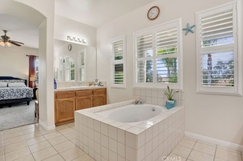 6608 Montagna Dr, Bakersfield CA  93306-7658 exterior