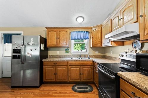 83 Lillibridge Ave, Norwich, CT 06384-1817