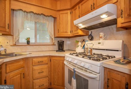 2511 Dean Dr, Wilmington DE  19808-3313 exterior