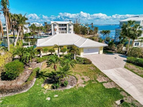 1208 Bay Dr, Sanibel, FL 33957-3504