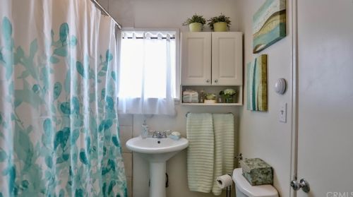 4561 Adenmoor Ave, Lakewood CA  90713-2515 exterior