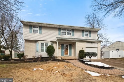 710 Wood Ln, Riverton, NJ 08077-3976