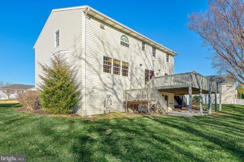 56 Sherwood Cir, West Enola PA  17025-1840 exterior