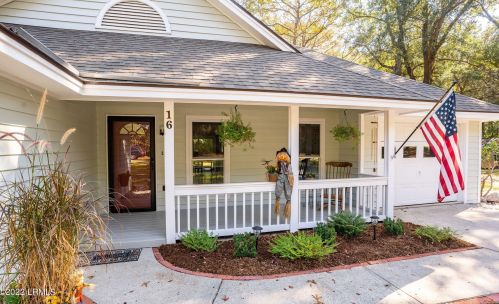 16 Walnut Hill St, Beaufort, SC 29907-1305