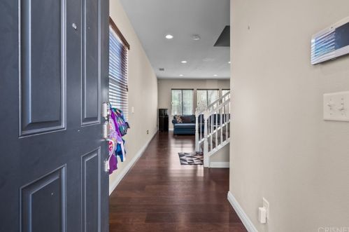 19835 Melissa Ln, Santa Clarita, CA 91350-5713