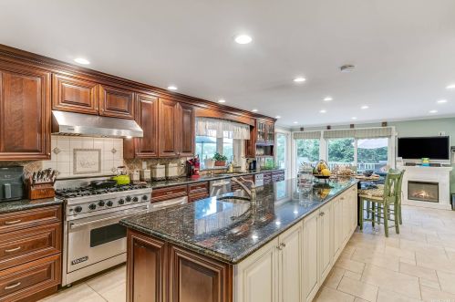 49 Crystal Beach Blvd, Moriches NY  11955-1909 exterior