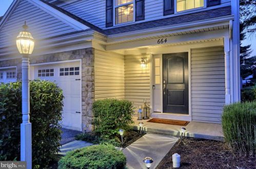 664 Winding Ln, Harrisburg PA  17111-2338 exterior