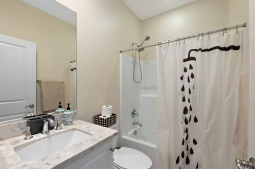 216 Compass, Irvine CA  92618-1154 exterior