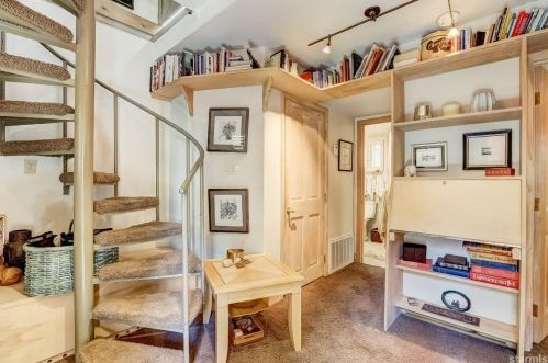 725 Stanford Ave, South Lake Tahoe CA  96150-2417 exterior