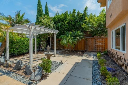 955 Agate St, San Diego CA  92109-1175 exterior