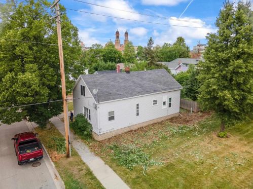 715 Stuart St, Green Bay, WI 54301-4034