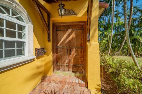 429 47th St, West Palm Beach FL  33407-2939 exterior