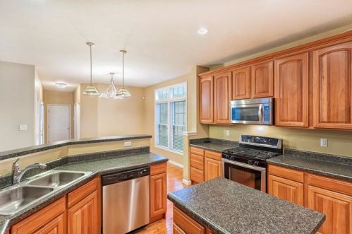 217 Park Square Ln, Pittsburgh, PA 15238-3158
