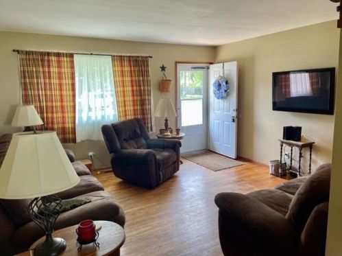 1067 Kelly Dr, Hebron, OH 43025-9505