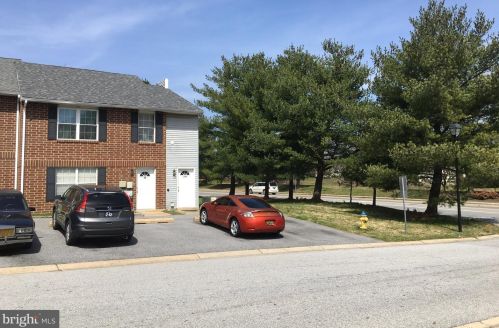 28 Deen St, New Castle, DE 19720-3863