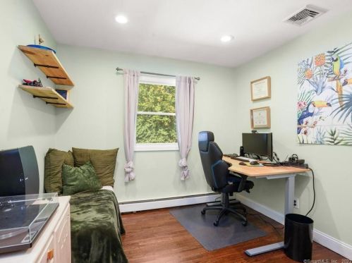 10 Pink Cloud Ct, Norwalk CT  06851-3310 exterior