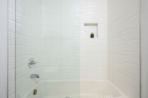 513 Dianthus St, Manhattan Beach CA  90266-6720 exterior
