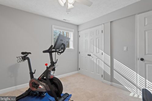 300 E St, Purcellville VA  20132-3317 exterior