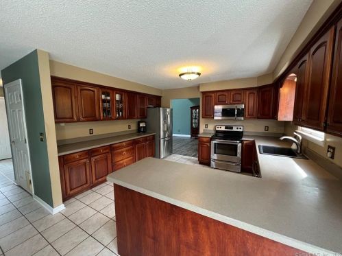 59 Tavern Cir, Middletown CT 06457-1563 exterior