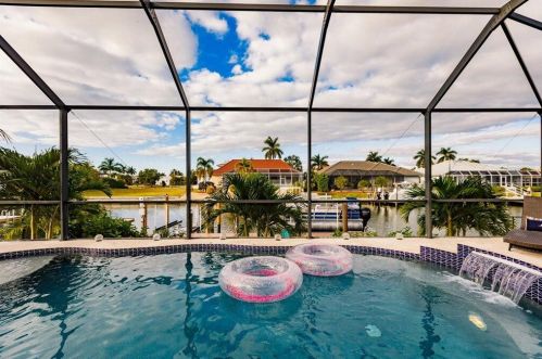 1090 Cara Ct, Marco Island FL  34145-4563 exterior