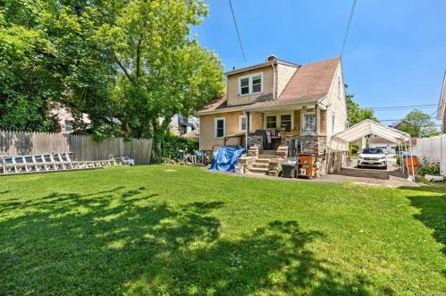 8 Fairview Pl, Rye Brook NY  10573-4822 exterior