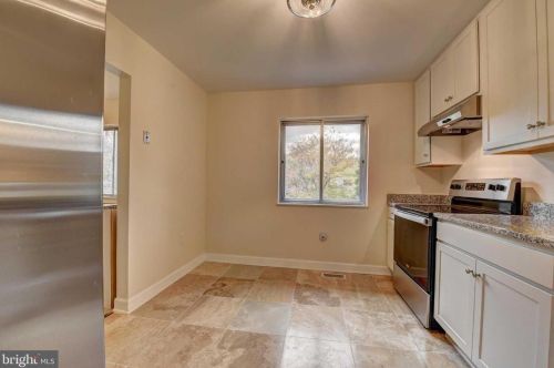 7021 Leewood Forest Dr, Springfield VA  22151-3923 exterior