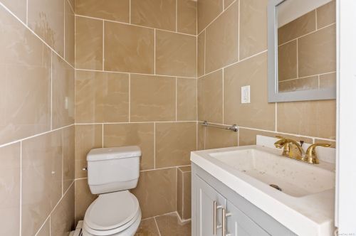 64 Knoll St, North Lindenhurst NY  11757-6906 exterior