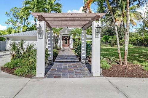 5371 Tamarind Ridge Dr, Naples, FL 34119-2835