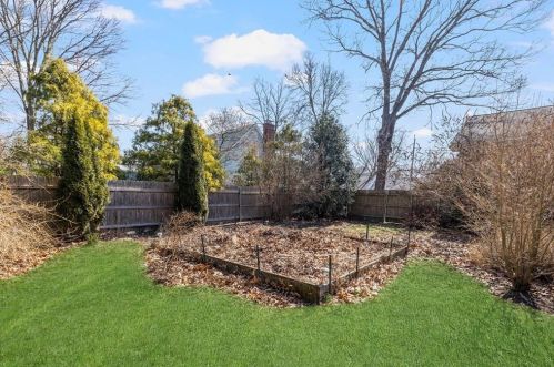 32 Rolling Acres Dr, Cumberland RI  02864-2614 exterior