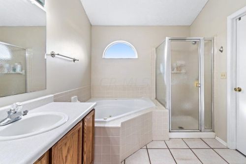 221 Bent Tree Ln, Pataskala OH  43062-8111 exterior