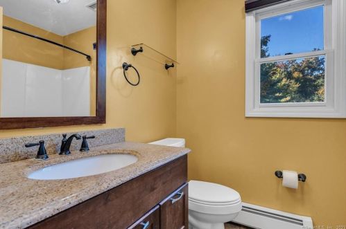 19 Fairlawn Dr, Wallingford CT 06492-2588 exterior