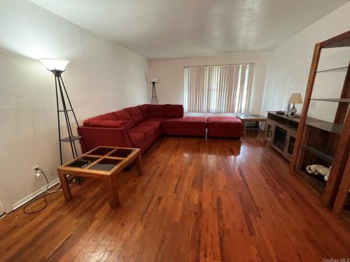 1752 Bartow Ave, Bronx NY  10469-3425 exterior