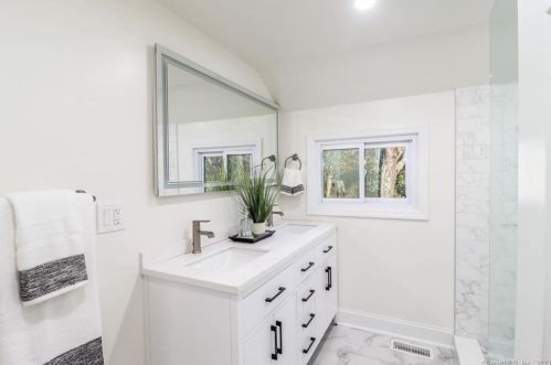 214 Berkshire Rd, Sandy Hook CT  06482-1548 exterior