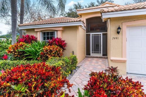 7441 Modena Dr, Boynton Beach, FL 33437-6064