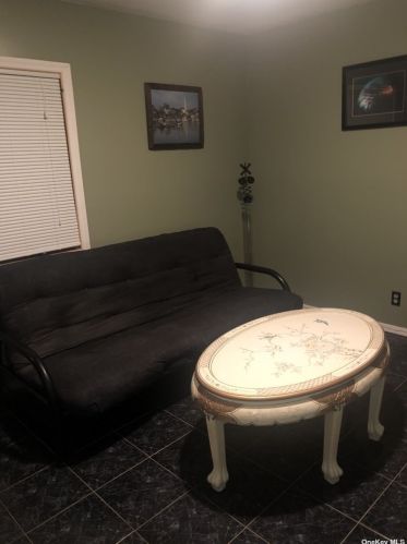 952 Washington Ave, Westbury NY  11590-6038 exterior