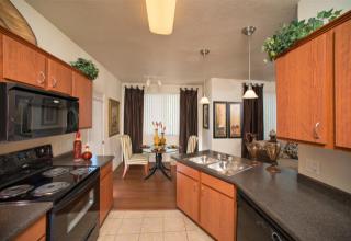 7850 Mcdowell Rd, Phoenix AZ  85035-0904 exterior