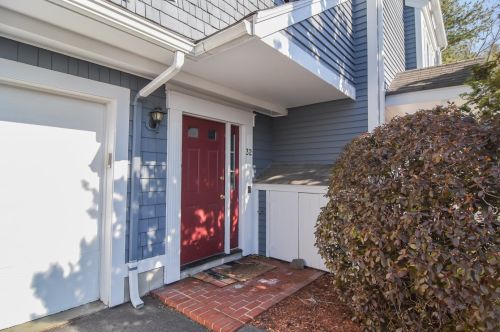 32 Stillwater Dr, Nashua, NH 03062-2250