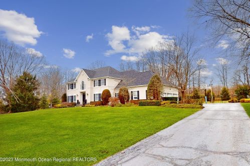 109 Laredo Dr, Morganville, NJ 07751-4619