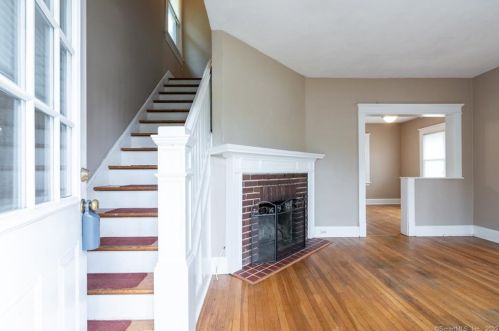 1158 Straits Tpke, Waterbury, CT 06762-2818