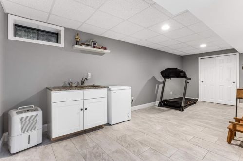 311 Middle Rd, Warwick RI  02818-2807 exterior