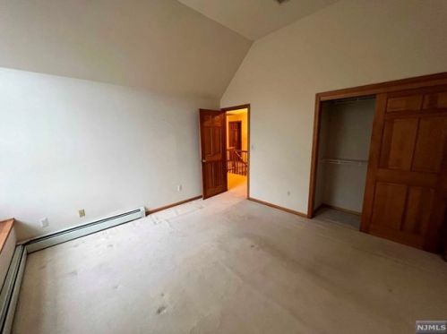 61 Bentley Dr, Franklin Lakes NJ  07417-1942 exterior