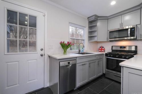 22 Randolph Rd, White Plains NY  10607-1516 exterior